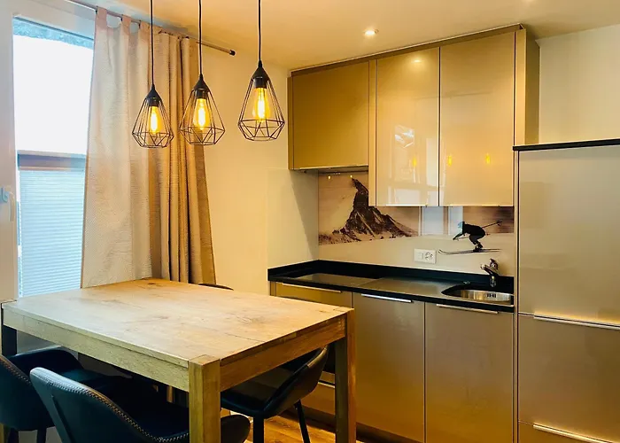 Cosy Modern With Balcony And Matterhorn View アパート *